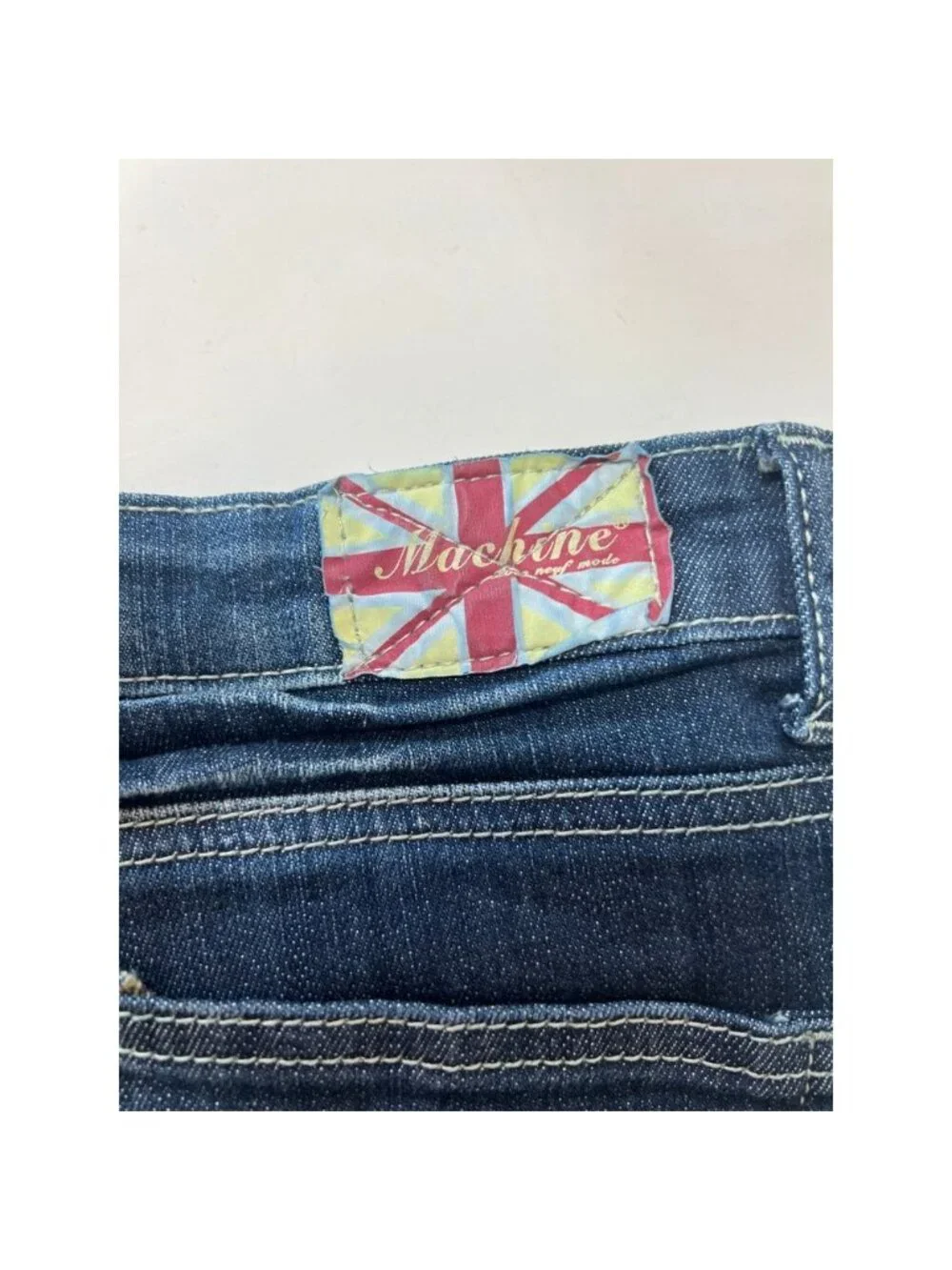 Machine Distressed Denim Capri Jeans Dark Wash Rhinestone Accents Y2K‎ Size 31W